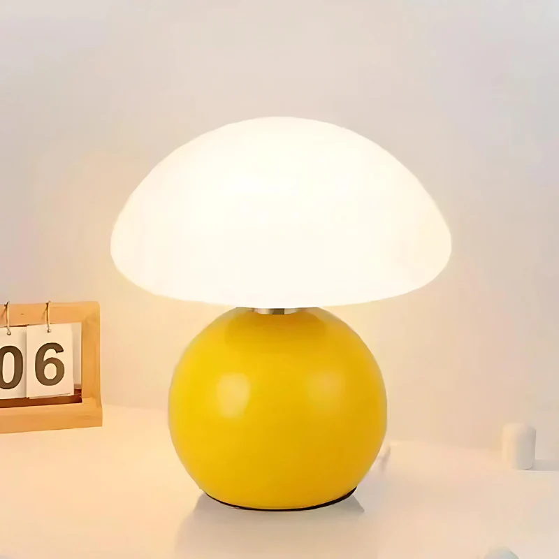 ClaudiLight | Elegant small table lamp made of cream-colored ceramic - Image 5