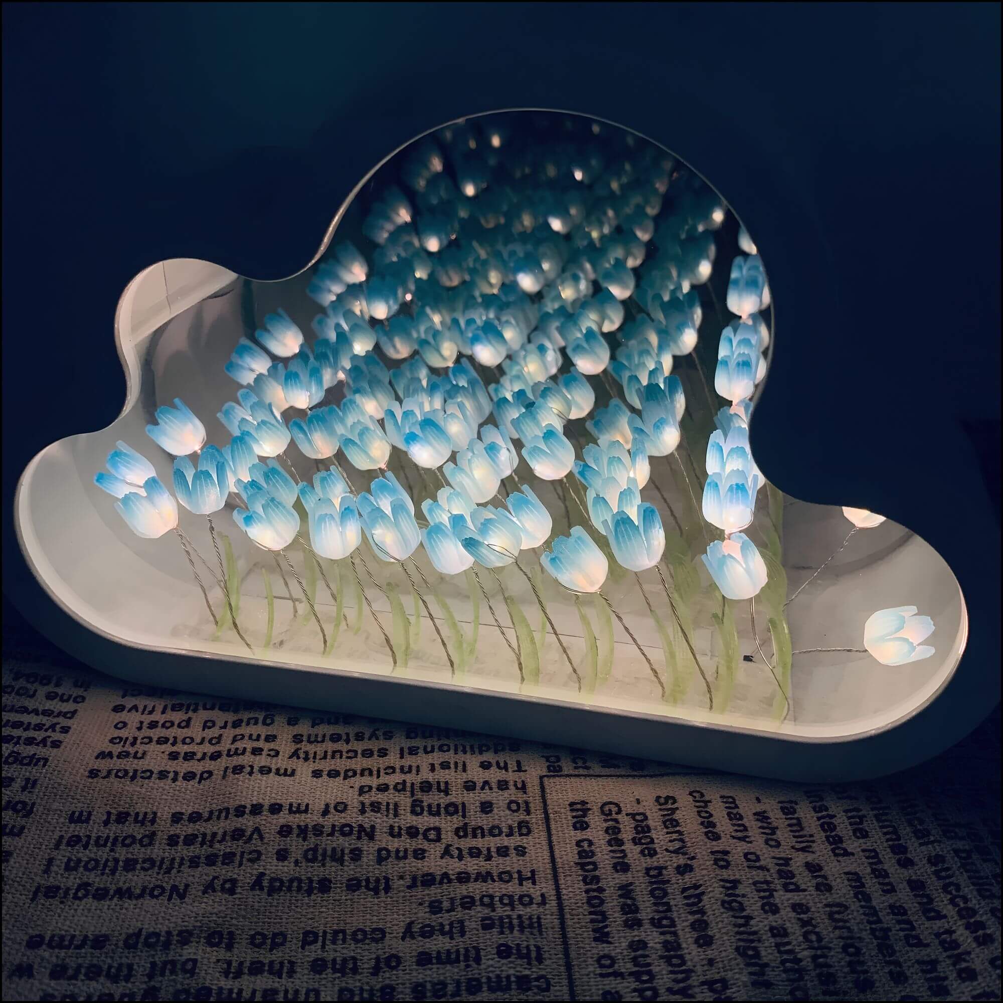 Eternal Cloud Mirror Tulips - LED Mirror with Infinity Effect - Image 6