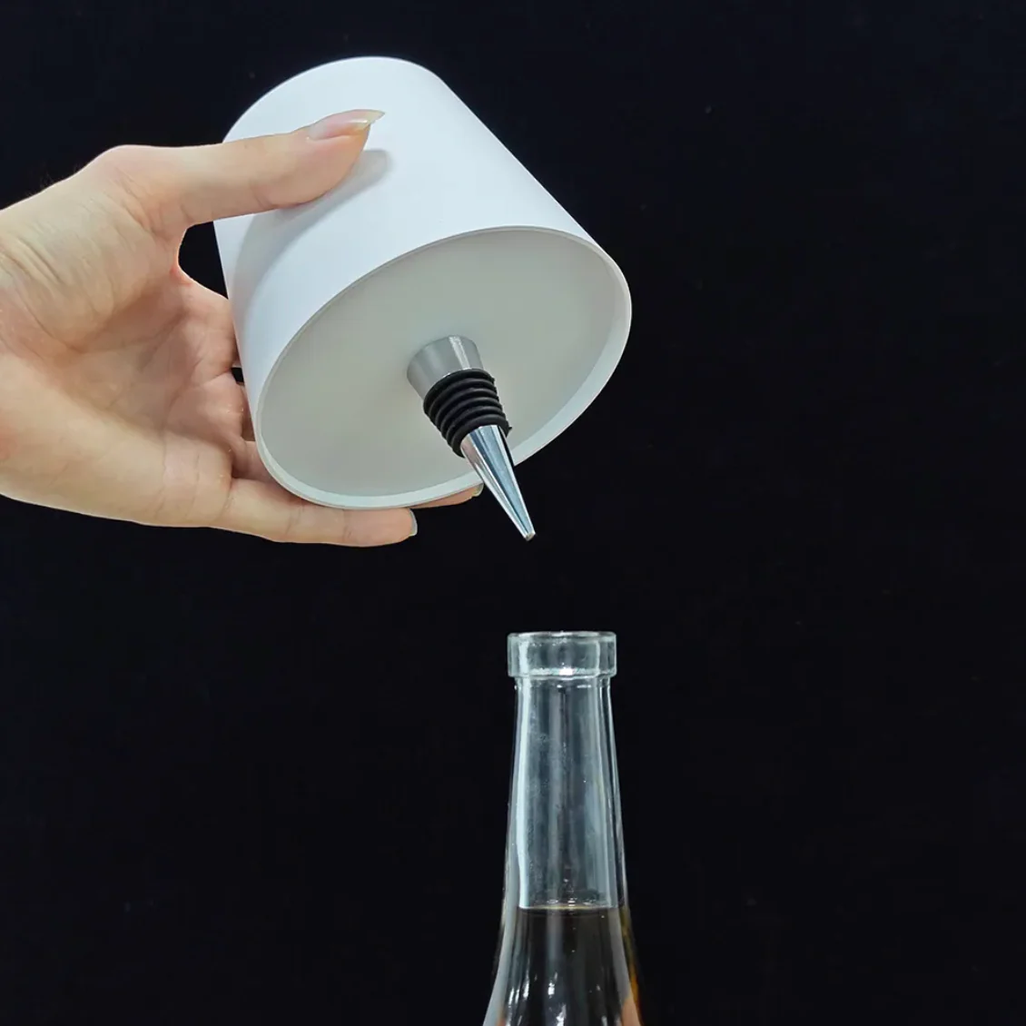 LuxeBottle - Wireless LED Table Lamp in Bottle Design - Dimmable | USB | Living Room | Decoration - Image 3
