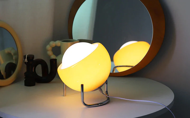 Retro Style Spherical Table Lamp with Warm LED Illumination - Image 2