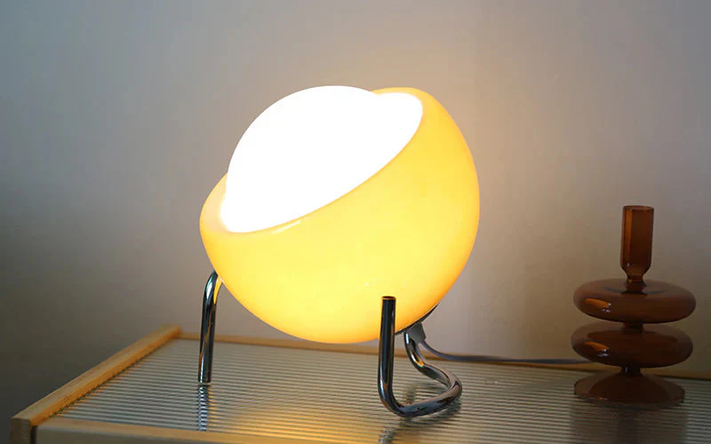 Retro Style Spherical Table Lamp with Warm LED Illumination - Image 3