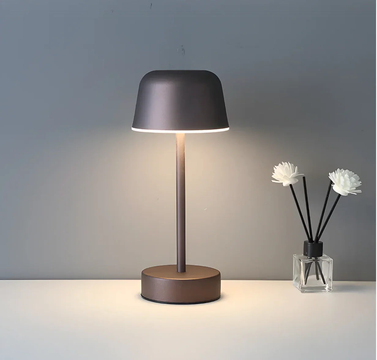 RetroLED - Wireless LED Table Lamp in Retro Design - Image 6