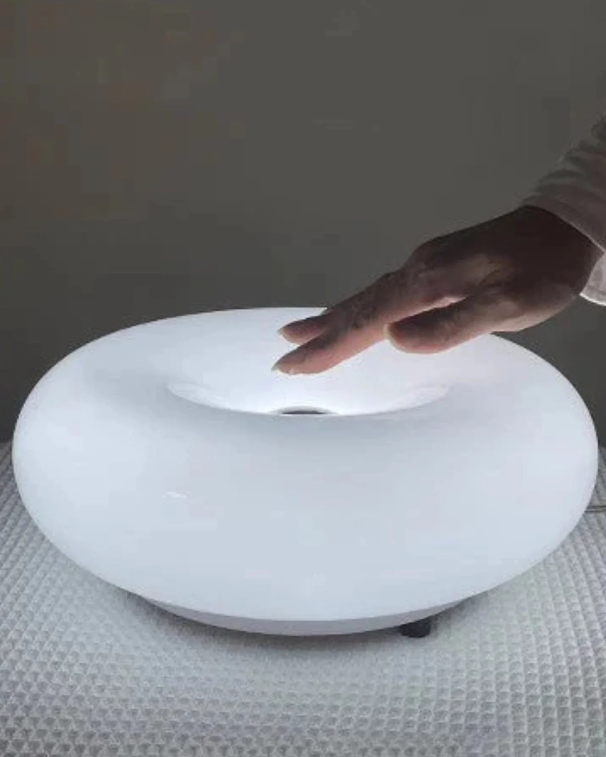 Round Donut-Shaped Table Lamp with Gentle LED Illumination - Image 4