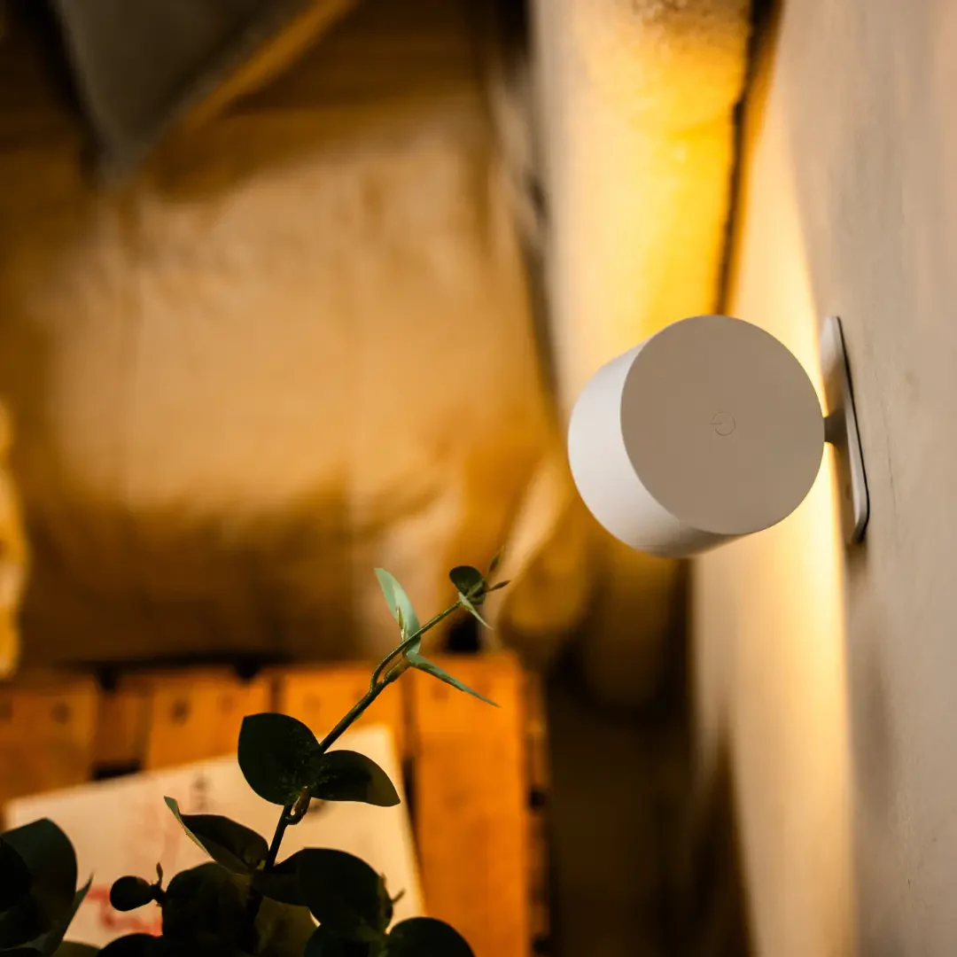 Wireless Wall Lamp — Ambient Light with the Touch of a Button - Image 4